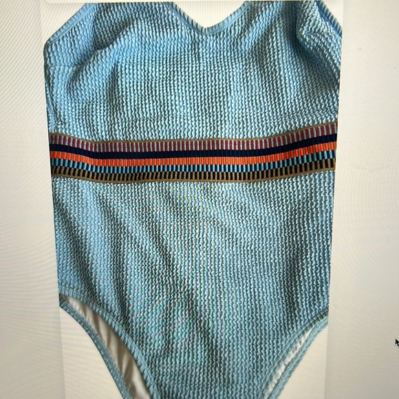 Cupshe baby blue, textured, color block, V-neck, one piece swimsuit - size med - Picture 8 of 8